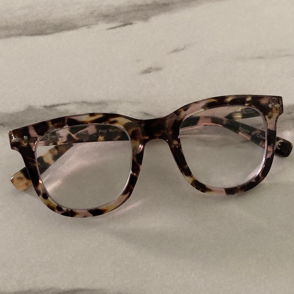 Tortoise Shell Pattern Glasses - Picture 2 of 16